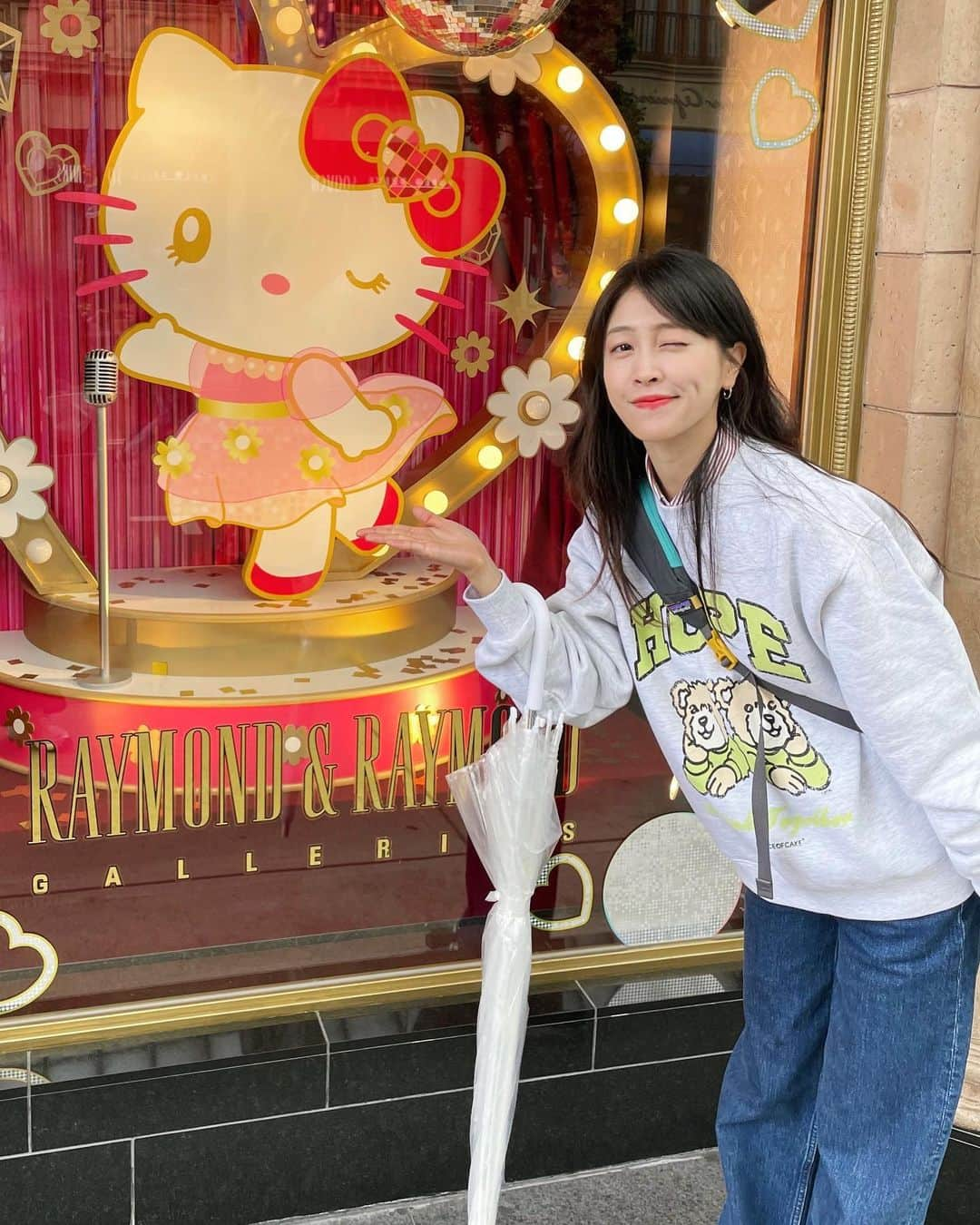 パク・ミンジのインスタグラム：「그리고 그곳에서의 나 🙋🏻‍♀️ そしてそこでの私 ♡  久しぶりの関西旅行すごく楽しかったです。すぐ他の地域も行ってみたいですね😌  #大阪 #奈良 #ユニバーサルスタジオジャパン #海遊館 #天満 #せんとくん ww」