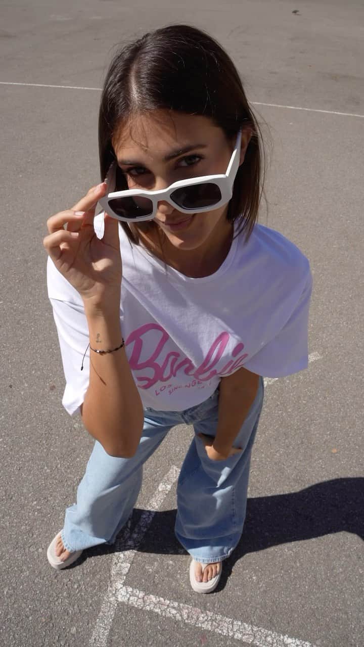 Stradivariusのインスタグラム：「Playing #Barbiecore🤭💖@claudiatorregrosa_ #stradilooks #stradivarius」