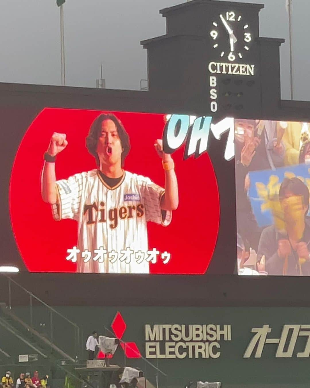 前田彩名さんのインスタグラム写真 - (前田彩名Instagram)「阪神ー広島戦を観に、甲子園へ！ 声出し解禁やばーーー！🔥 満員の甲子園の圧、こんなんやったわ！  楽しかったです、散々な結果やったけど😂 はっとりくんと、JO1も観られたし！」4月29日 0時33分 - ayana.maeda