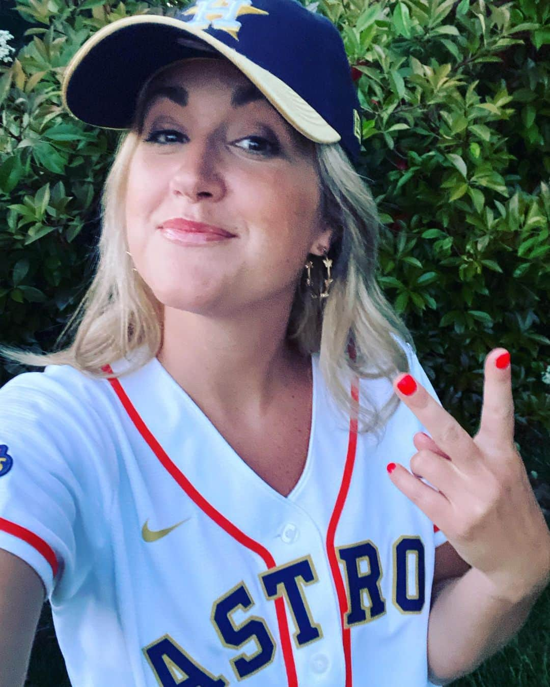 ブリット・ニコルさんのインスタグラム写真 - (ブリット・ニコルInstagram)「See you at the game !! @mlb @astros @phillies Music after the game!! Gonna be a blast!! Meet me there in Houston on Saturday night!! ⚾️🏟️」4月29日 0時37分 - itsbrittnicole