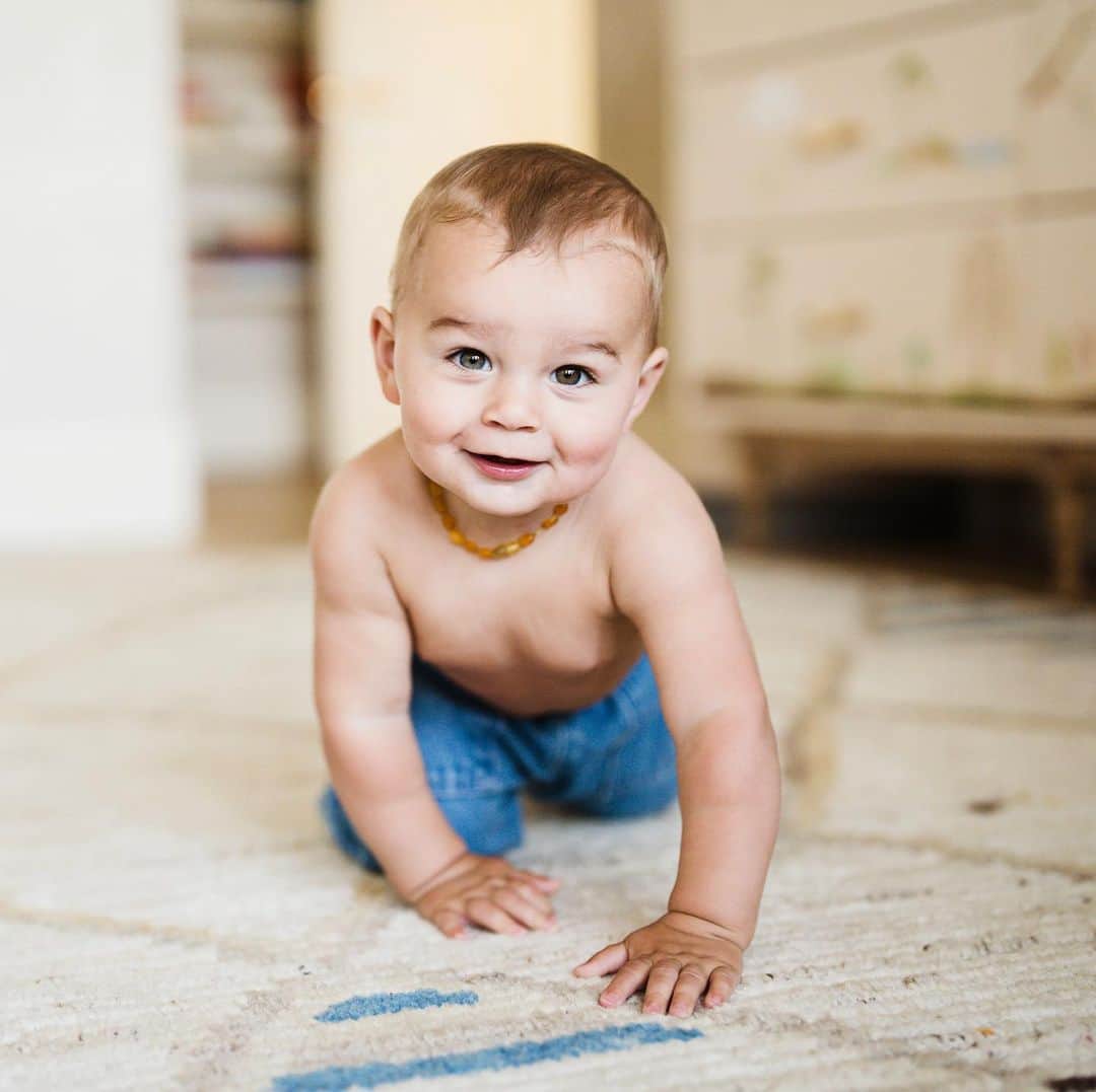 トリ・プラバーのインスタグラム：「And just like that he’s 10 months old💙 @markbirnbaum  I’m not ok」