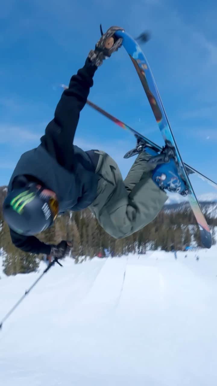 のインスタグラム：「Spring slush laps with @QuinnWolferman ⛷️  📹 @HotLapsOfficial  #MonsterEnergy #Ski #Skiing」