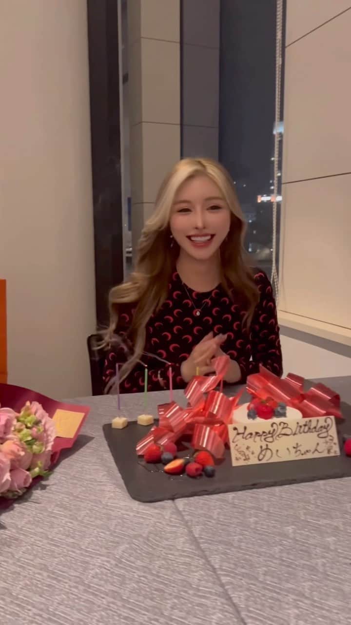 藤咲めいのインスタグラム：「親友達に今年もお誕生日のお祝いしてもらいました🥰🎂💕 #誕生日 #サプライズ #女子会 #六本木 #birthday #japan」