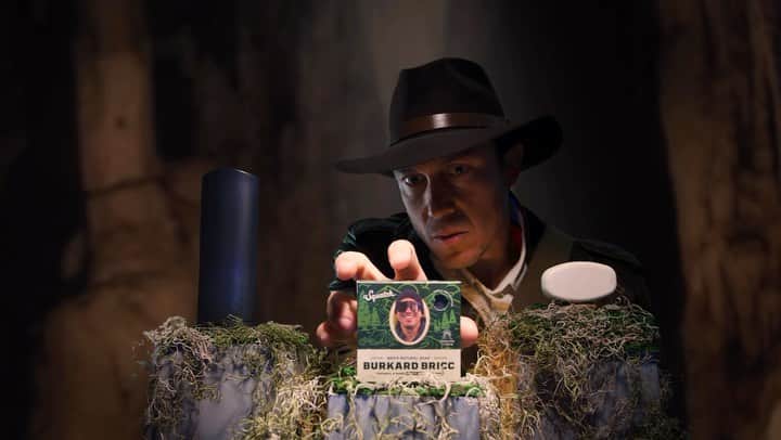 クリス・バーカードのインスタグラム：「Only tales of the bar have been spoken, but on my quest for @drsquatch guided by the incredible smell of nature, I found it… the Burkard BRICC.  For every Bricc that's sold, Dr. Squatch will donate $1 to @outdooroutreach - one of my favorite non-profits. Since 1999, Outdoor Outreach has connected more than 19,000 San Diego youth to the transformative power of the outdoors through hiking, climbing, surfing, and more.  Stock is limited, grab one at the link in my bio」