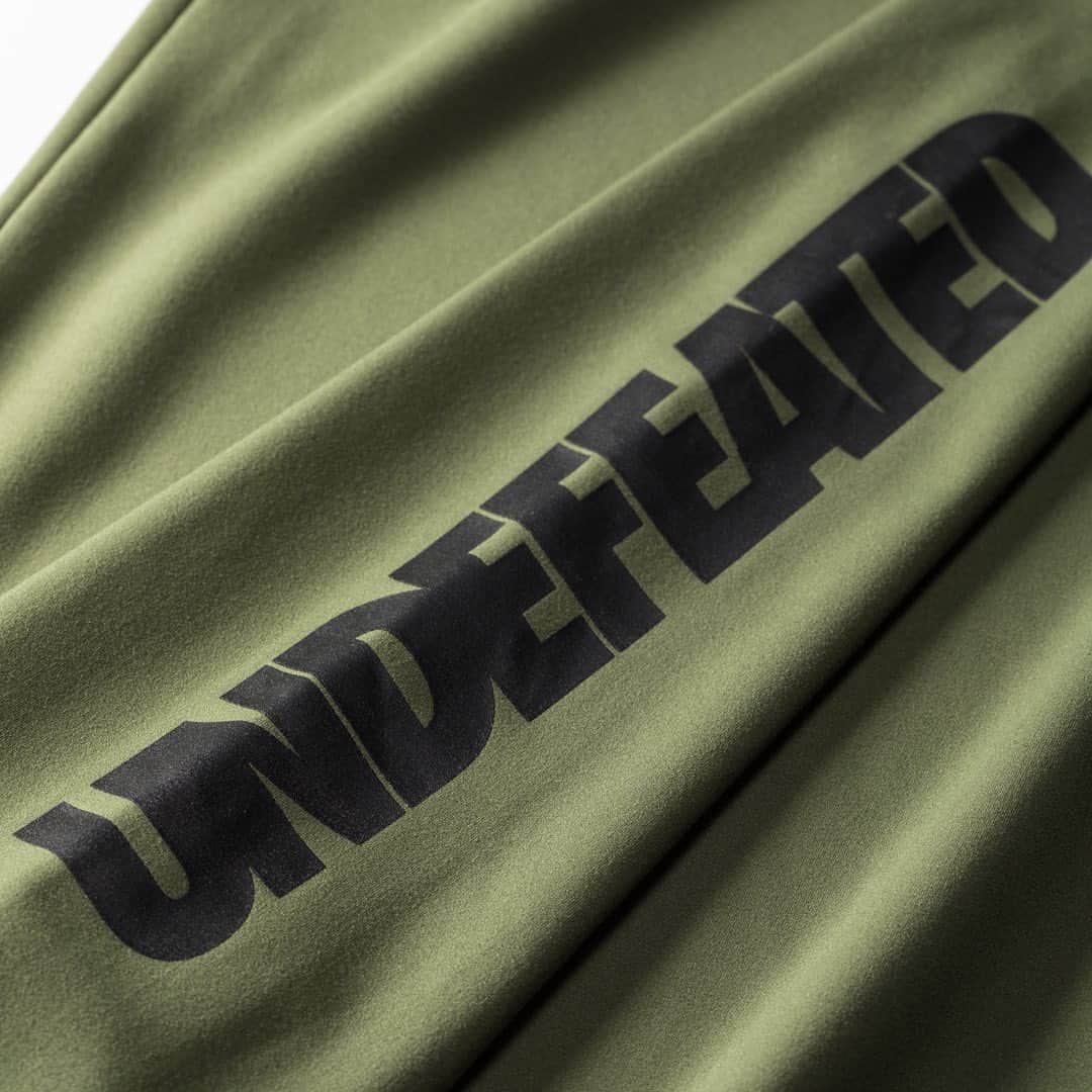 UNDFTDさんのインスタグラム写真 - (UNDFTDInstagram)「UNDEFEATED x Malbon  The UNDEFEATED x Malbon Golf Vest, available in Black and White, is made of 100% polyester with a lightweight fill, adjustable waist, and waterproof zip front and pockets open to reveal a plaid lining. The Long-sleeve Top comes in Black, Olive, and White and is built for performance and durability with softhand screenprints.  The UNDEFEATED x Malbon Collection is available on Saturday, 4/29 at all UNDEFEATED Chapter Stores and at 8am PST at Undefeated.com and Malbongolf.com」4月29日 1時05分 - undefeatedinc