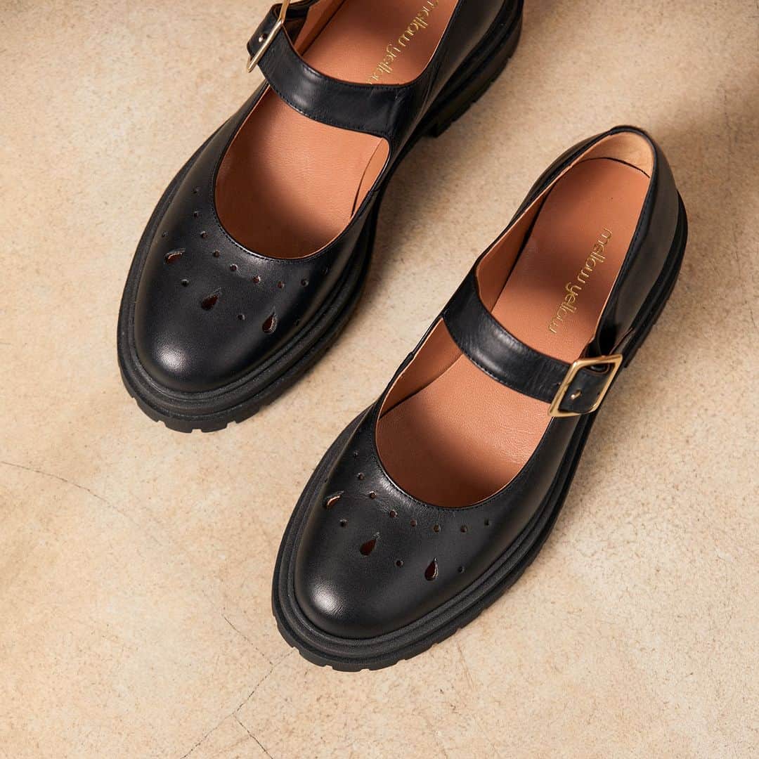 のインスタグラム：「Léoncia ? Impossible de les quitter d'une semelle ! ☀  📍 Fabrication au Portugal  #mellowyellowparis #shoes #chaussures #shoeslover #shoesaddict」