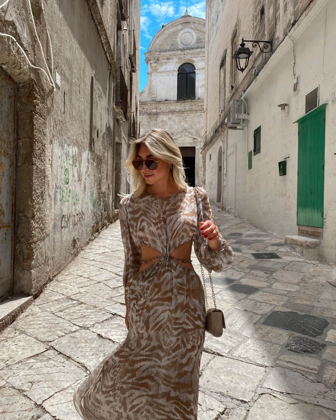 Kapten & Sonさんのインスタグラム写真 - (Kapten & SonInstagram)「Summer vibes in full swing ☀️ @rauna.ko⁣ 🕶️ Zurich Transparent Caramel Brown #bekapten #betheexperience⁣ .⁣ .⁣ .⁣ #accessories #inspo #ootd #details #sunglasses #fashion #fashionblogger #outfitdetails #summer」4月29日 1時00分 - kaptenandson