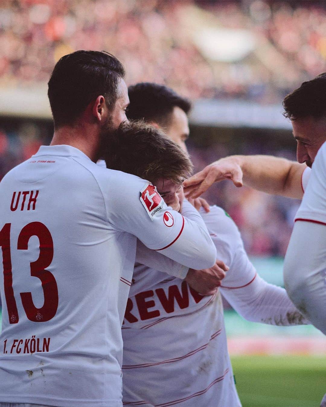 1.FCケルンのインスタグラム：「Zuhause gegen Freiburg kann schon Spaß machen 😁✨ ___ #effzeh」