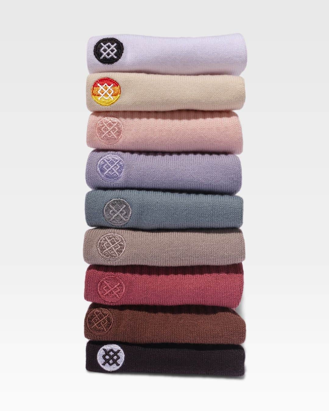 Stanceのインスタグラム：「Iconic. 🧦📈⁠ ⁠ Expertly crafted with lush combed cotton and available in a kaleidoscope of vibrant colors, Our Icons are your all-day, everyday essential to match your every mood.⁠ ⁠ #stancesocks #stitcheddifferent⁠ ⁠ Shop the Icon shop in our link in bio. 🔗」