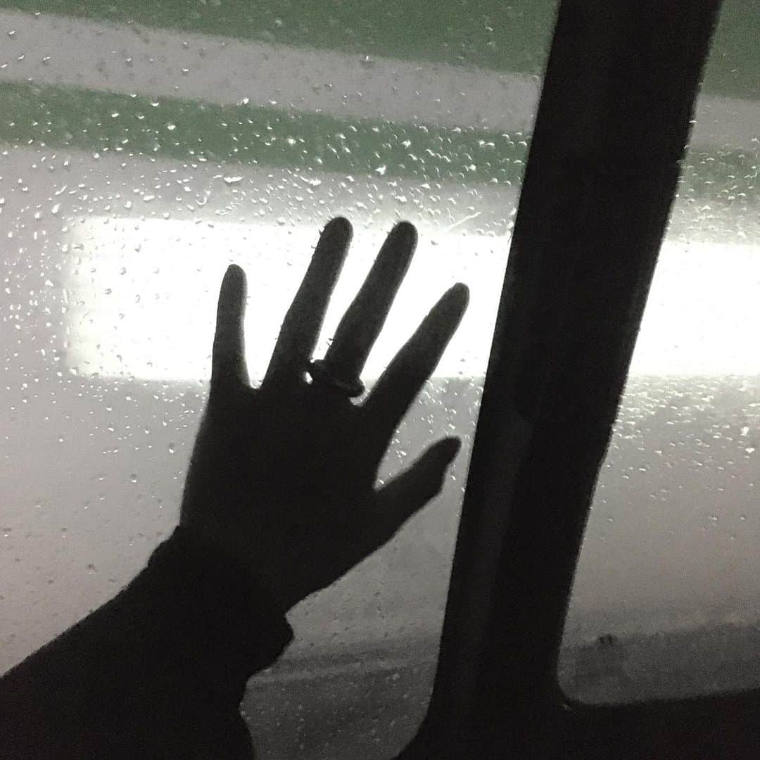 シン・セフィさんのインスタグラム写真 - (シン・セフィInstagram)「雨」4月29日 1時18分 - hwipink