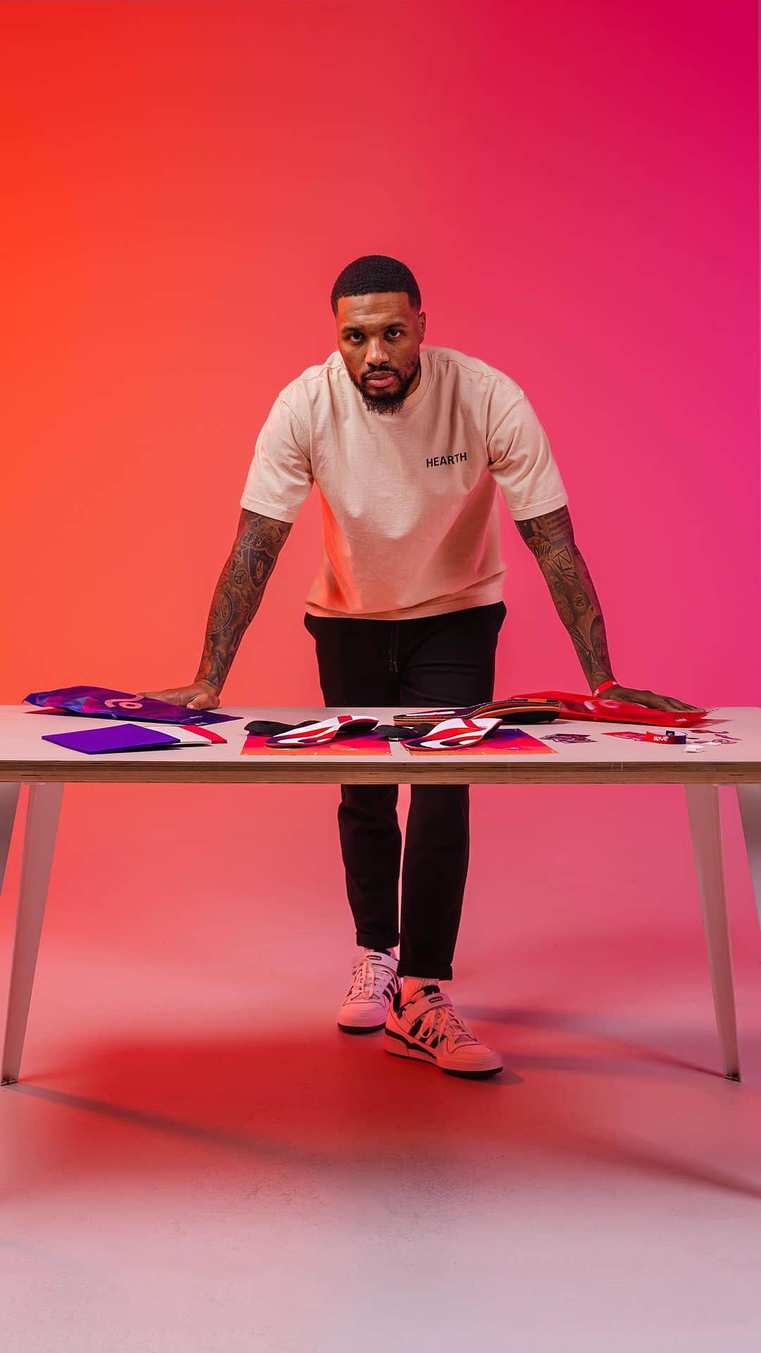 デイミアン・リラードのインスタグラム：「Anyone that loves retro and heritage casual sneakers is used to sacrificing comfort to look good. With our All Day insoles, there’s no need to do that. Here’s our co-founder @damianlillard speaking on why we launched the All Day. An essential accessory for all your favorite retro and heritage sneakers. Taking the comfort from 🧱 to ☁️☁️  #MoveInsoles #DamianLillard #TeamCozy #WalkingOnClouds」
