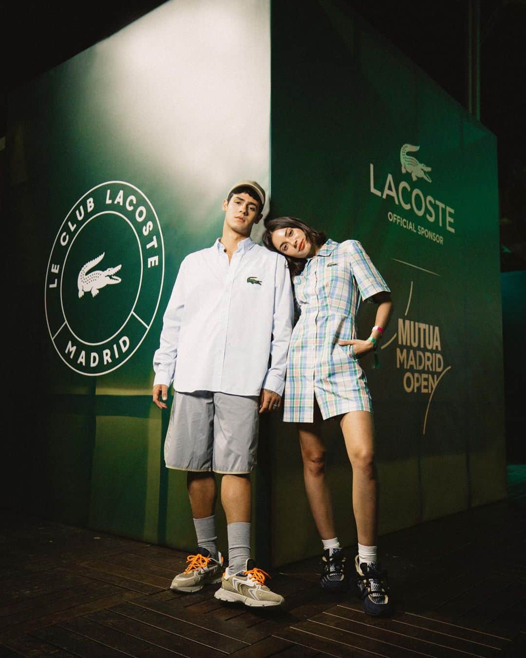 Lacosteさんのインスタグラム写真 - (LacosteInstagram)「Enjoying tennis & fiesta at the @mutuamadridopen with @clara.aparicio and @sergiobex! 🇪🇸🎉  #LeClubLacoste」4月29日 1時31分 - lacoste