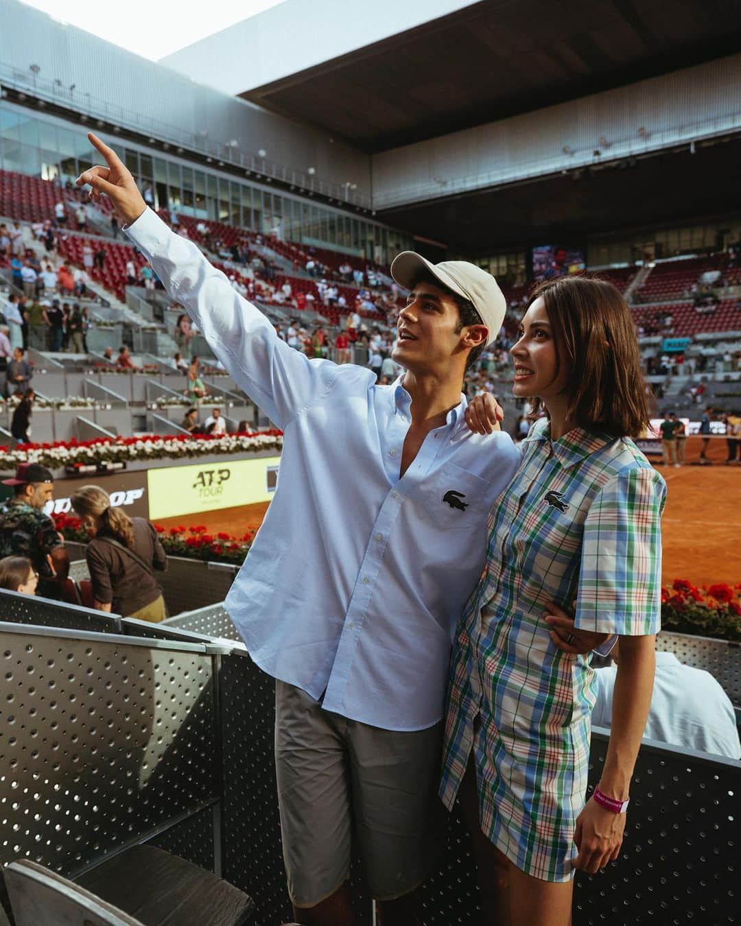 Lacosteさんのインスタグラム写真 - (LacosteInstagram)「Enjoying tennis & fiesta at the @mutuamadridopen with @clara.aparicio and @sergiobex! 🇪🇸🎉  #LeClubLacoste」4月29日 1時31分 - lacoste