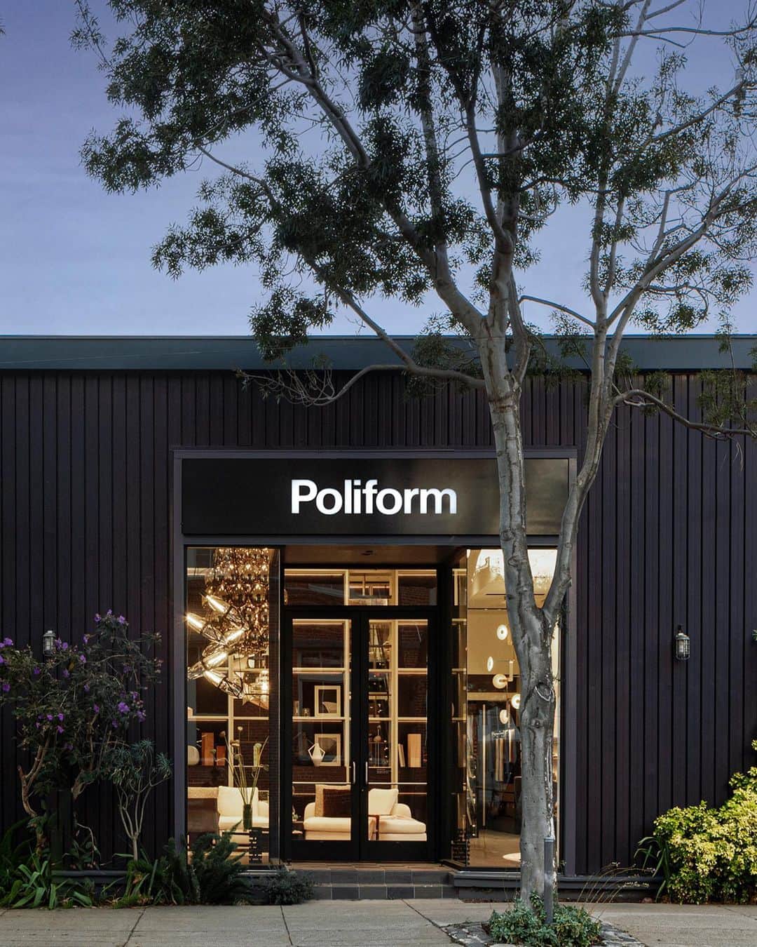 Poliform|Varennaのインスタグラム：「Located in the heart of the Design District, the new Poliform San Francisco showroom displays, on its two floors, all the latest in contemporary design and lifestyle trends. An authentic space showcasing the entire Poliform collection from day and night areas to cutting-edge kitchens and closet systems. An immersive home experience to discover the Poliform lifestyle at its best. Discover the new Poliform San Francisco store at the link in bio.     #Poliform #Design #MadeInItaly #PoliformStore #PoliformShowroom #Furniture #FurnitureShop #FurnitureStore #PoliformSanFrancisco #SanFrancisco #SanFranciscoDesignDistrict」