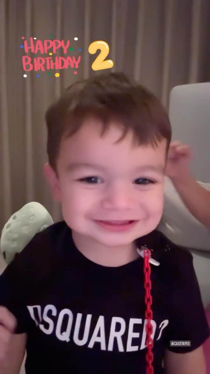アナ・マリア・カゼミーロのインスタグラム：「Nosso menino faz 2 💙Te amamos Caio💙」
