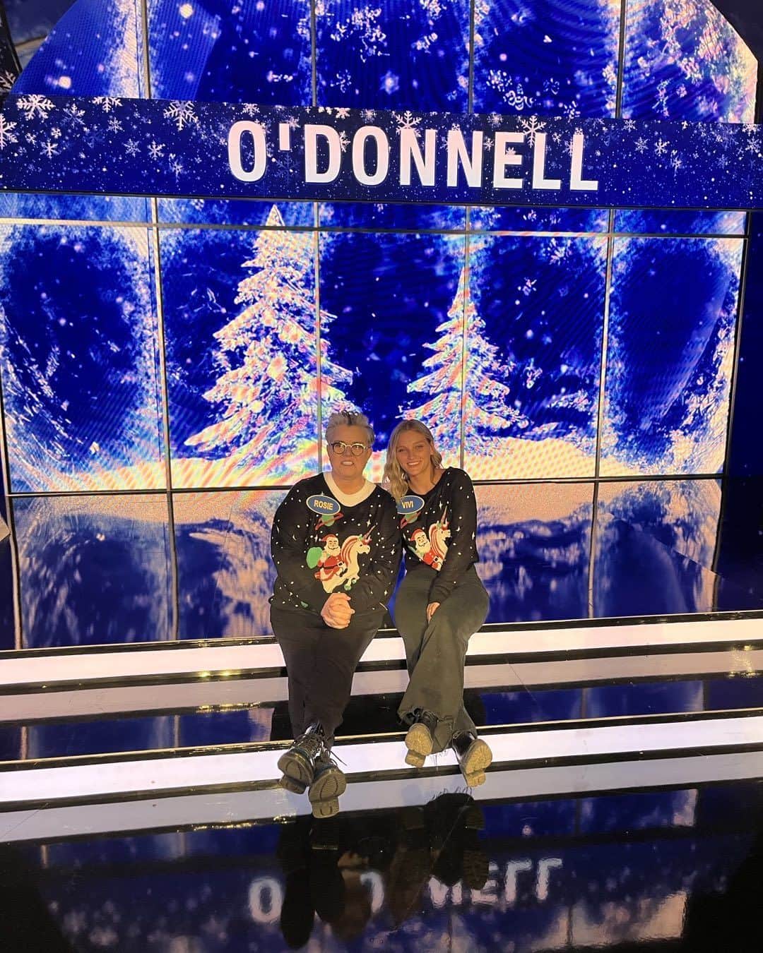 ロージー・オドネルのインスタグラム：「me n vivi on #familyfeud this christmas 🎄 #fun」