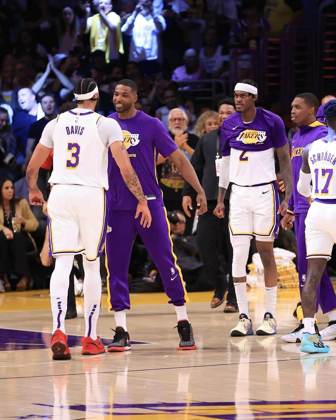 トリスタン・トンプソンさんのインスタグラム写真 - (トリスタン・トンプソンInstagram)「Protect home court at all cost 💪🏾😤💪🏾 💜💛 #lakeshow」4月29日 2時06分 - realtristan13