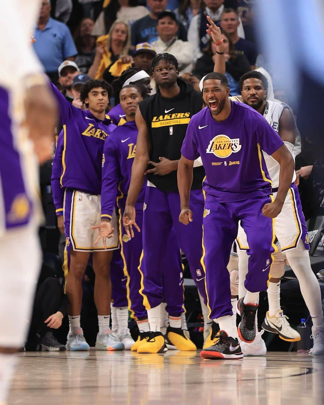 トリスタン・トンプソンさんのインスタグラム写真 - (トリスタン・トンプソンInstagram)「Protect home court at all cost 💪🏾😤💪🏾 💜💛 #lakeshow」4月29日 2時06分 - realtristan13