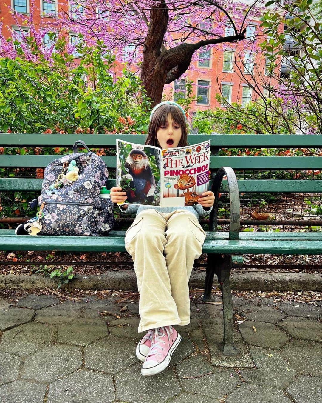 Ilana Wilesのインスタグラム：「Harlow was particularly excited to see the Pinocchio movie on the cover of @theweekjuniorus! Their cover articles always seem to line up with the topics and current events that Harlow is most interested in. This face, though, was because she opened the magazine and saw a pic of a squirrel in a backpack as part of their Photos of the Week section 😂   If you want to share #TheWeekJunior with the child in your life, you can enter The Week Junior’s Spring Giveaway for a chance to win a grand prize package that includes a one-year subscription, four puzzle magazines, an exclusive canvas tote bag, AND a USA Jigsaw Puzzle. These exclusive items can only be won by five lucky winners and are not sold in stores. The entry deadline is 11:59 p.m. ET on  June 21, 2023. You must be 18 years or older to enter. Click the link in my bio or visit theweekjunior.com/giveaway to enter!  Does your kid love The Week Junior? Tell me about it in the comments!」