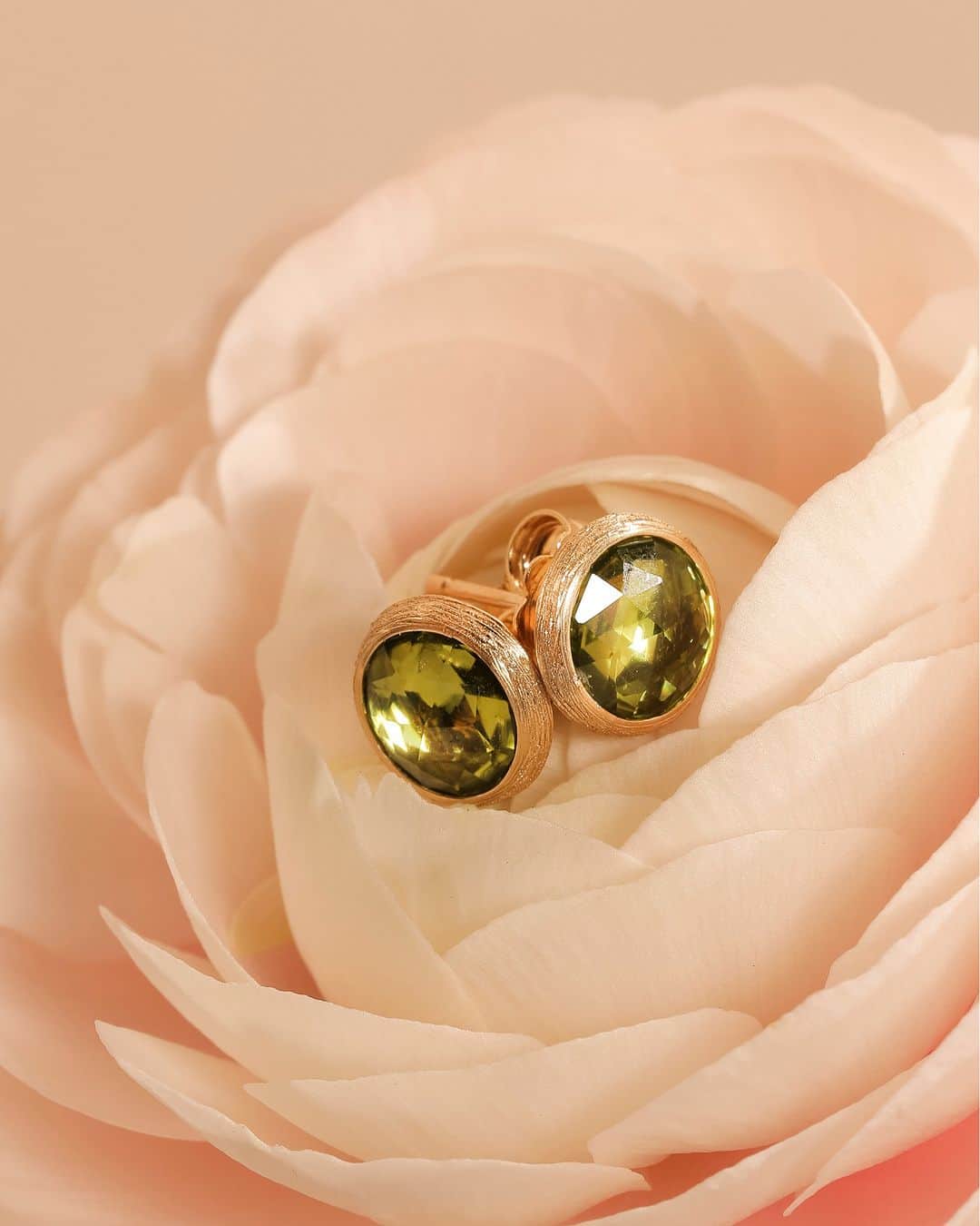 マルコ ビチェゴさんのインスタグラム写真 - (マルコ ビチェゴInstagram)「The perfect gift for someone special. Jaipur collection.  #marcobicego #jewelry #gold #gemstones #madeinitaly」4月29日 2時00分 - marco_bicego
