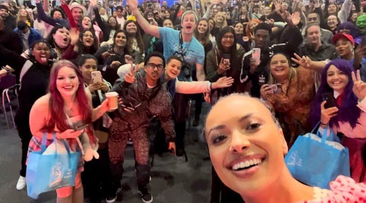 カテリーナ・グレアムのインスタグラム：「Comic Con Cape Town baby! Thank you guys so much for 4 SOLD OUT days!! I honestly didn’t think y’all loved me like that 😂. It’s been such a treat connecting with so many of you in person. Love and gratitude 💕❤️‍🔥」