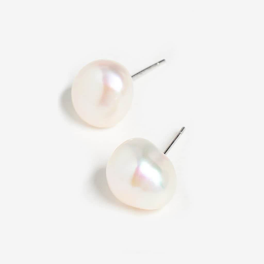シャシのインスタグラム：「Pearl Stud Earring」