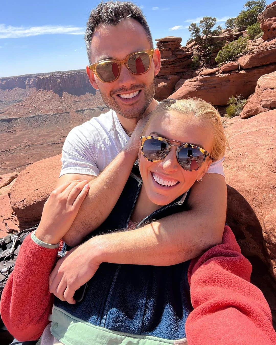 Zanna Van Dijkさんのインスタグラム写真 - (Zanna Van DijkInstagram)「Utah, it’s been a pleasure 🇺🇸   This has been one of my favourite holidays EVER! So here’s one final photo dump of some memorable moments from our two week USA road trip 🚗💨  1️⃣ Day one. Crossing the border from Arizona into Utah, we could see Monument Valley on the horizon and the excitement was building! 2️⃣ Double Arch. We hiked 30km+ this day so we could see every arch in the park! 3️⃣ Do you recognise this road from a famous film? Let me know the name in the comments if you do!  4️⃣ Entering our favourite national park of them all, home to the most dramatic landscapes we saw! 5️⃣ Our favourite viewpoint in Zion, we could have spent all day here! 6️⃣ A lady snapped this photo of us taking in the views in Canyonlands and then airdropped it to us, I love it. P.s. they think this crater was caused by a meteor!  7️⃣ I loved our picnic lunches out of our cool box every day. And I became addicted to sugar free Powerade. I need to find it in the UK! 8️⃣ Happy beans. Little did I know Ant was going to propose later this day! 9️⃣ We caught up with some friends and did the hike to Cassidy Arch in Capitol Reef together. It was a highlight of that national park! 🔟 One of our favourite “in between” stops. Willis Creek slot Canyon. A mind blowing demonstration of the power of water!   Stay tuned! There’s plenty more Utah content to come including comprehensive travel guides on my website 🫶🏼♥️ #utahroadtrip #southernutah #mightyfiveutah #mightyfive」4月29日 2時13分 - zannavandijk