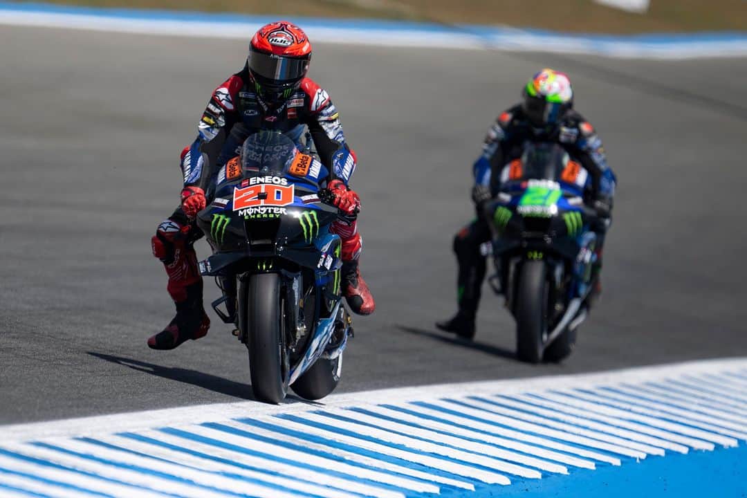 YamahaMotoGPさんのインスタグラム写真 - (YamahaMotoGPInstagram)「Work in progress in Jerez 🛠   #MonsterYamaha | #MotoGP | #SpanishGP」4月29日 2時49分 - yamahamotogp