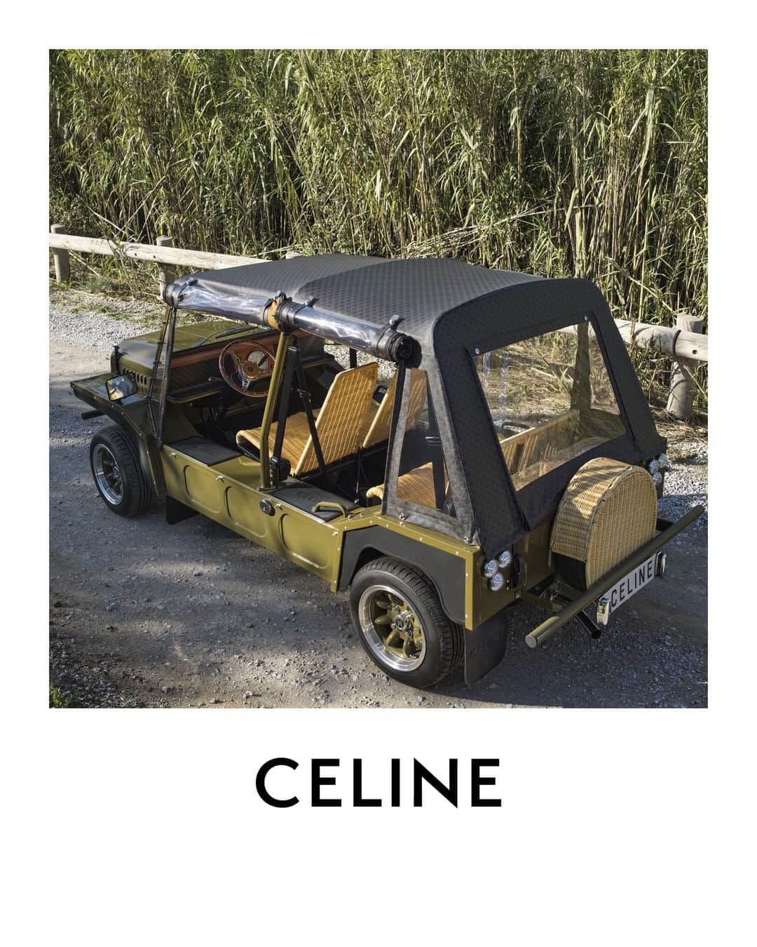 Celineさんのインスタグラム写真 - (CelineInstagram)「LA COLLECTION DE SAINT-TROPEZ CELINE PRINTEMPS-ETÉ 2023  SAINT-TROPEZ AND HEDI SLIMANE’S FRENCH RIVIERA CYCLE.  UPON ARRIVING AT CELINE IN 2018, HEDI SLIMANE LEFT CALIFORNIA WHERE HE LIVED FOR 10 YEARS AND SETTLED IN SAINT-TROPEZ.  LA COLLECTION DE SAINT TROPEZ CAMPAIGN WAS SHOT ALONG THE FRENCH RIVIERA COASTLINE. FOR THIS OCCASION, CELINE CUSTOMIZED A VINTAGE MINI MOKE VEHICLE. THE SMALL SUMMER BEACH CONVERTIBLE CAR ORIGINALLY DESIGNED FOR MILITARY PURPOSES, FIRST APPEARED IN 1964 AND QUICKLY BECAME A SYMBOL OF FREEDOM AND PLEASURE IN MANY SEASIDE TOWNS, ESPECIALLY IN SAINT-TROPEZ WHERE THE CAR WAS FAMOUSLY DRIVEN BY FRENCH ACTRESS AND MYTH BRIGITTE BARDOT.  FOR THIS SPECIAL PROJECT, THE CAR HAS BEEN CUSTOMIZED WITH A TRIOMPHE WOODEN STEERING WHEEL, A TRIOMPHE CANVAS HOOD AND DASHBOARD FEATURING TAN LEATHER ELEMENTS, WICKER SEATS AND SPARE WHEEL PROTECTION. A GOLDEN TRIOMPHE SIGNATURE APPEARS ON THE WHEELS AND GEAR SHIFT.  @MOKE INTERNATIONAL  @HEDISLIMANE PHOTOGRAPHY SAINT-TROPEZ OCTOBER 2022  #CELINEBYHEDISLIMANE」4月29日 3時00分 - celine