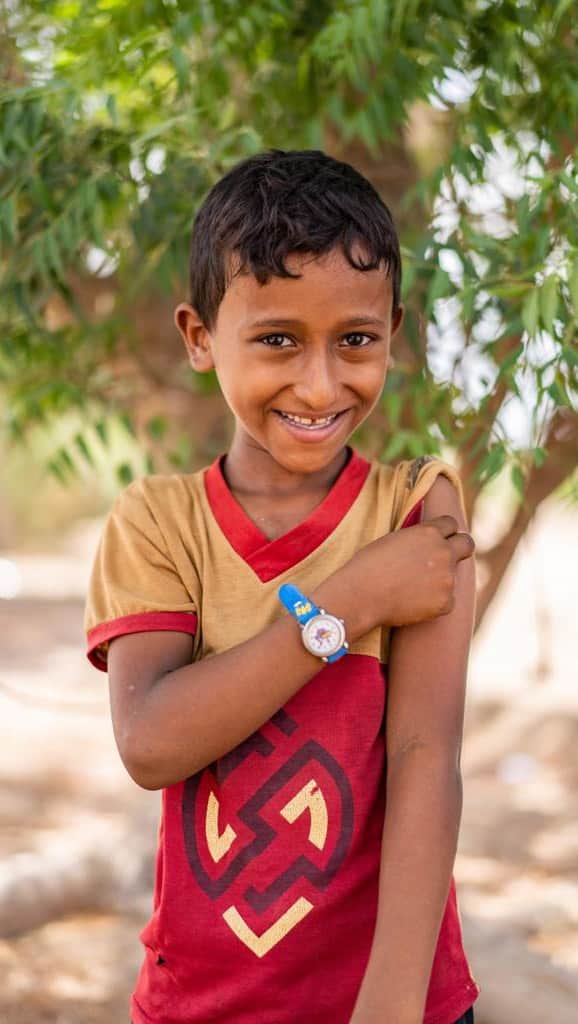 unicefのインスタグラム：「It is world immunisation week, @unicef and I have teamed up to send this important message   As someone who has fundraised for unicef pre pandemic and also as a doctor, I understand how important vaccine are and how much more important they are now post pandemic especially when 67 million children around the world have missed critical vaccines that can save their lives, fuelling outbreaks of disease like measles and polio. Vaccines save 4 million children’s lives every year and unicef provides vaccines for 45% of the world children this is why we need to donate and make a difference.  ©️ UNICEF/UN0679331/Hayyan.   #buildbackimmunity」
