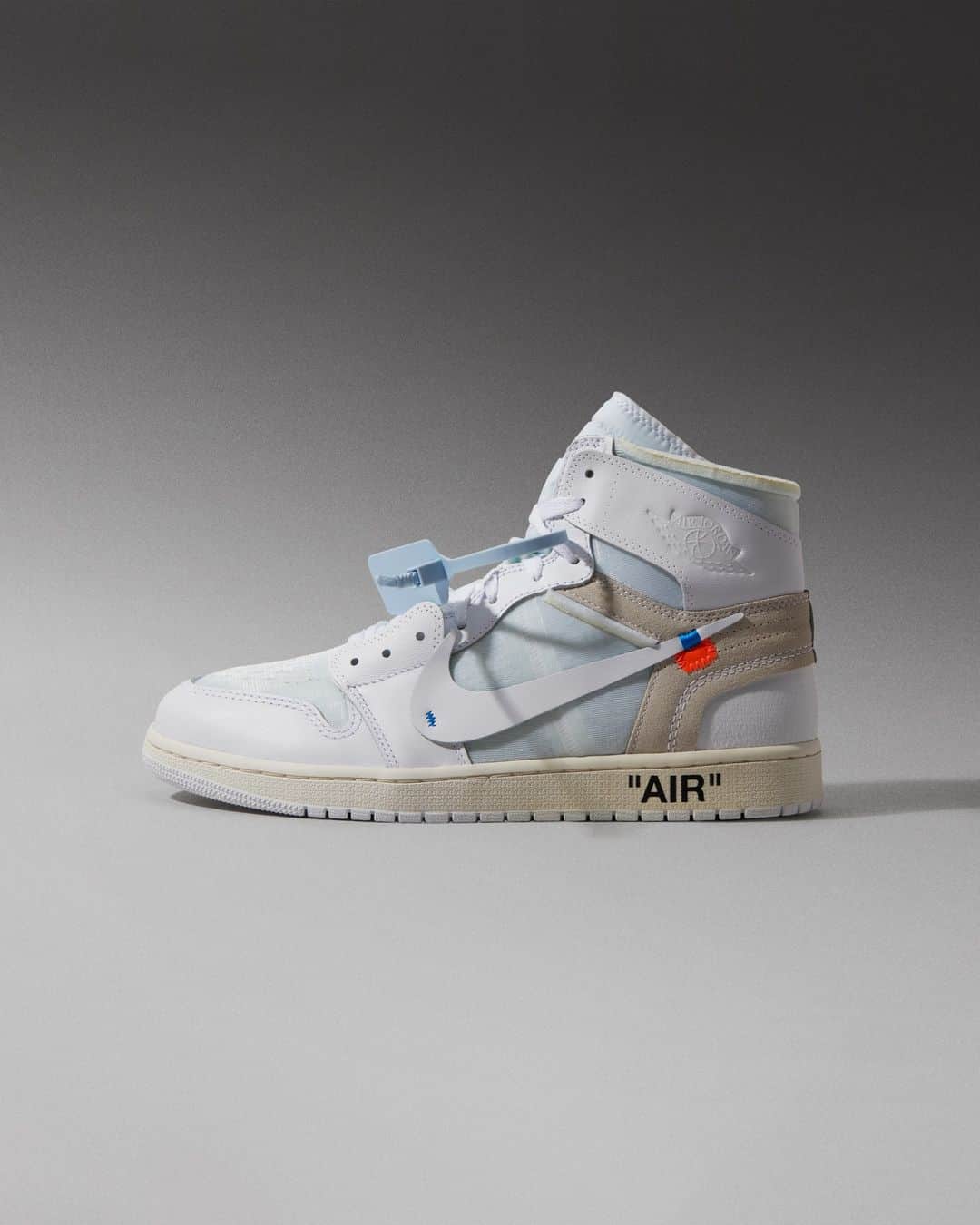 Flight Clubさんのインスタグラム写真 - (Flight ClubInstagram)「Six months after Virgil Abloh's highly influential redesign of the Air Jordan 1 'Chicago,' the Off-White x AJ1 High OG followed suit with a fresh, all-white addition to the set. The deconstructed Swoosh and exposed foam collar serve a through-line across the collab. The offset Nike tag and Helvetica text keep Abloh's design cues intact.」4月29日 2時55分 - flightclub