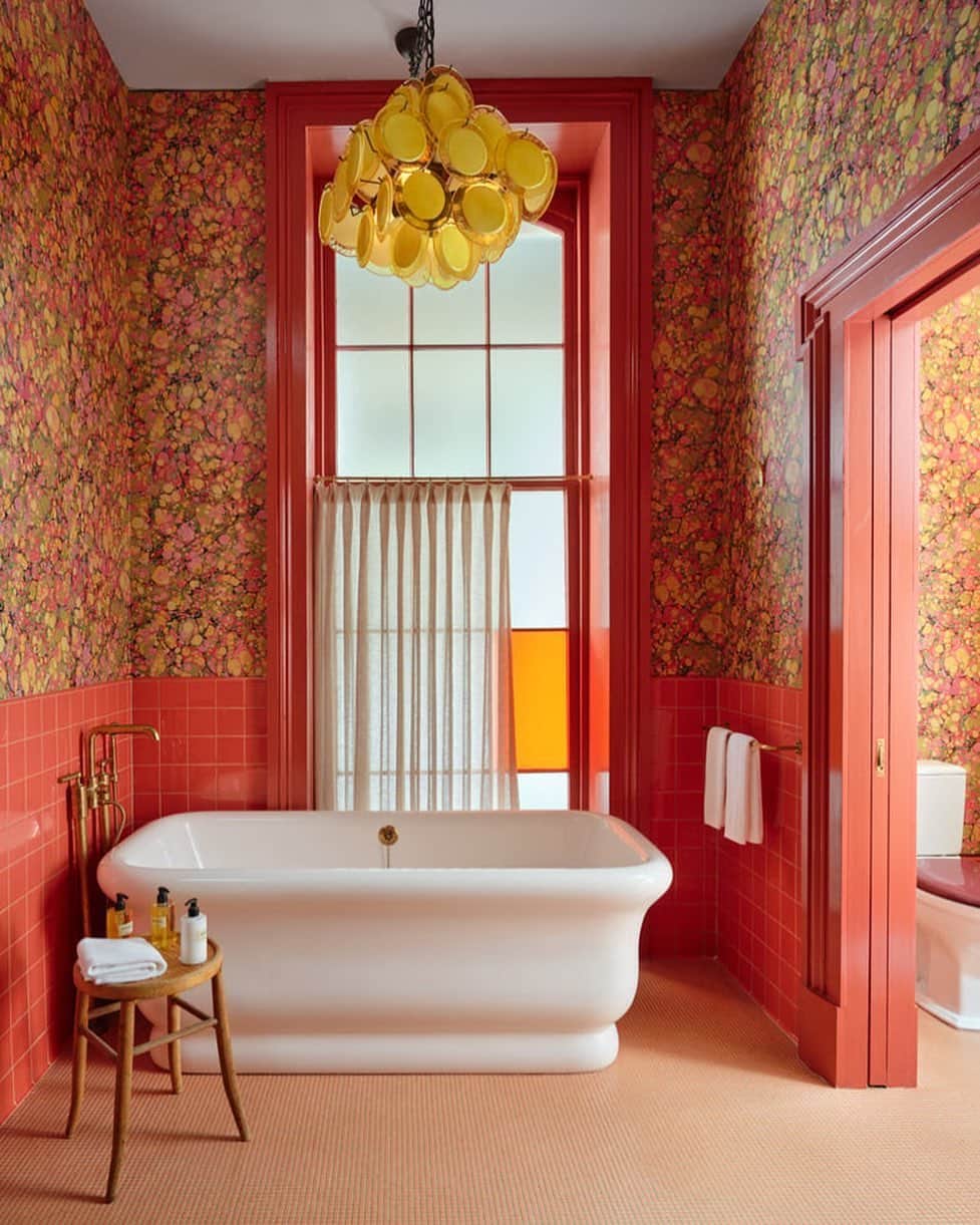 Homepolishのインスタグラム：「New Orleans’ Hotel Saint Vincent features hand-marbled wallpaper from Lambert McGuire’s collection for Voutsa (shown here is ‘Turtles Have Short Legs’). Recently, Martha Moskowitz, Associate Editor at our sister platform, FREDERIC magazine, spotlighted the age-old technique and shared her picks to bring the look home. #linkinbio to subscribe to the magazine or purchase back issues - FREDERIC is now publishing 4 times a year to bring you even more #designinspiration. Sign up for your subscription today!  #FREDERICFridays  @fredericmagazine   Image: design by @lambertmcguiredesign photo courtesy of @hotelstvincent   Cc @voutsa」