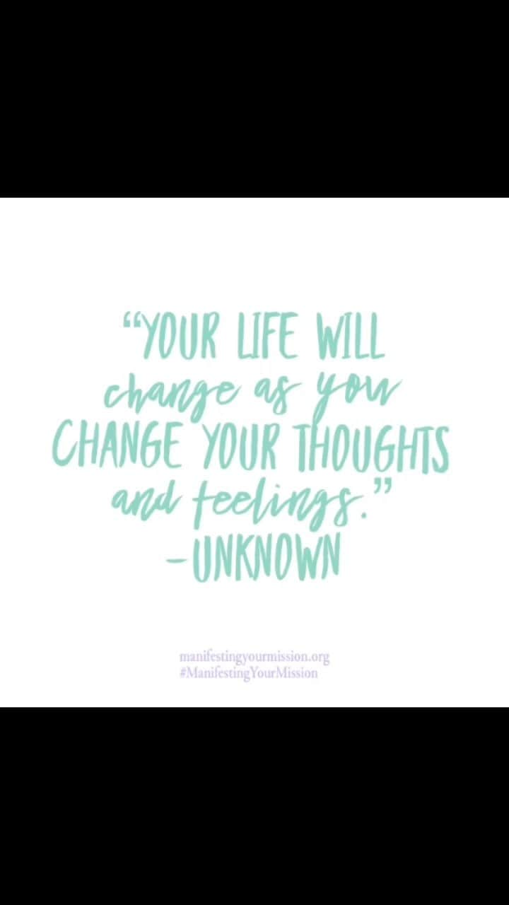 ブリアンナ・ブラウンのインスタグラム：「I 💗 this quote and here is why… ⠀⠀⠀⠀⠀⠀⠀⠀⠀ “Your life will change as you change your thoughts and feelings.”  ⠀⠀⠀⠀⠀⠀⠀⠀⠀ I remember when I first started facilitating Artist’s Way groups by Julia Cameron, I thought that positive affirmations were dumb. And I never wanted to do that part of her book.  ⠀⠀⠀⠀⠀⠀⠀⠀⠀ Later in life, I realized how the seemingly simple things often create the most profound results. And I saw that my ignorance held myself back from excelling, because I wanted to be right instead of being open to seeing life from another point of view.  ⠀⠀⠀⠀⠀⠀⠀⠀⠀ I later learned that changing your paradigm, your subconscious conditioning, requires examining your thoughts… which create your feelings. It allows us to be detectives in why we do what we do, so we aren’t living through our limited programming or unconscious beliefs and biases.  ⠀⠀⠀⠀⠀⠀⠀⠀⠀ Once I fully grasped how to better manage my thoughts and feelings, my life became exponentially happier.  ⠀⠀⠀⠀⠀⠀⠀⠀⠀ Perhaps today, pay attention to how you feel. Then ask yourself what you were just thinking about that causes that feeling. How did you respond? Did that response serve your higher purpose or not? The more we excavate the more awakened we become. 🌟」