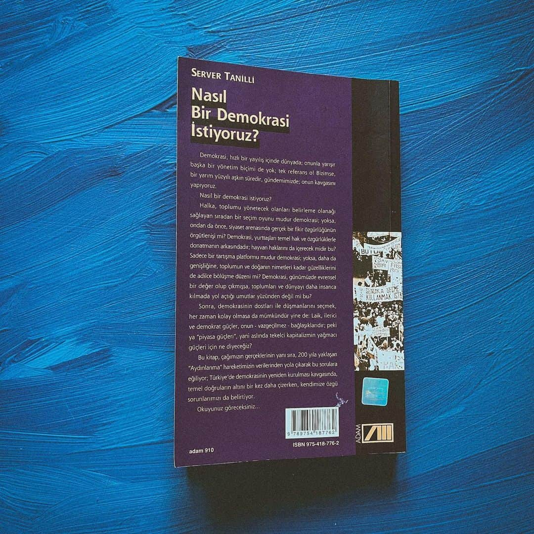 Zeynep Albayrakさんのインスタグラム写真 - (Zeynep AlbayrakInstagram)「"Eğer umutsuzluk benliğinizi sararsa, Tanilli'ye bakın, (bir) kitabını alın, okuyun. Umut çiçeği açar yüreğinizde." İlhan Selçuk #servertanilli #nasılbirdemokrasiistiyoruz」4月29日 3時05分 - zynp