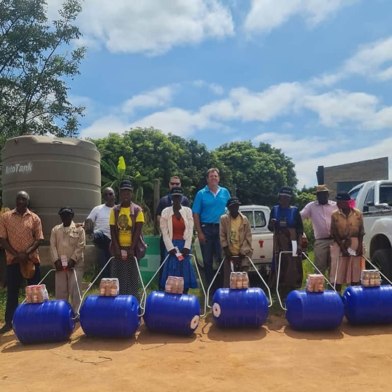 ブリアナ・エヴィガンのインスタグラム：「The gift of a hippo roller 🤩  Did you know that many women in rural communities are required to walk for miles to get water for themselves and their families? This task can be exhausting for them. That is why the Hippo Roller makes this daily task much easier!   If you would like to gift a hippo roller to one of our communities you can do so on our website! (Link in bio) ❤️  .. #wildlifeconservation #conservation #africa #communityfirst #foodsecurity #sustainability」