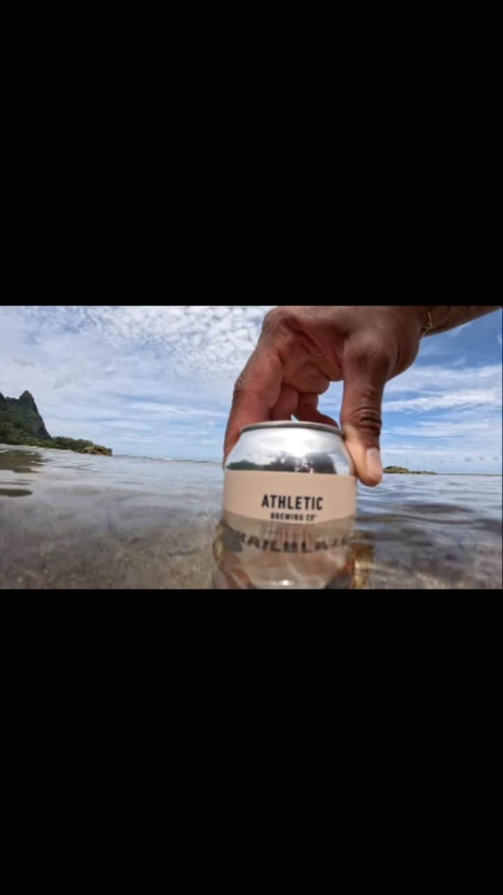 ミーガン・マーチンのインスタグラム：「A change in perspective with @athleticbrewing 🍻😍🏝️ #brewwithoutcompromise」