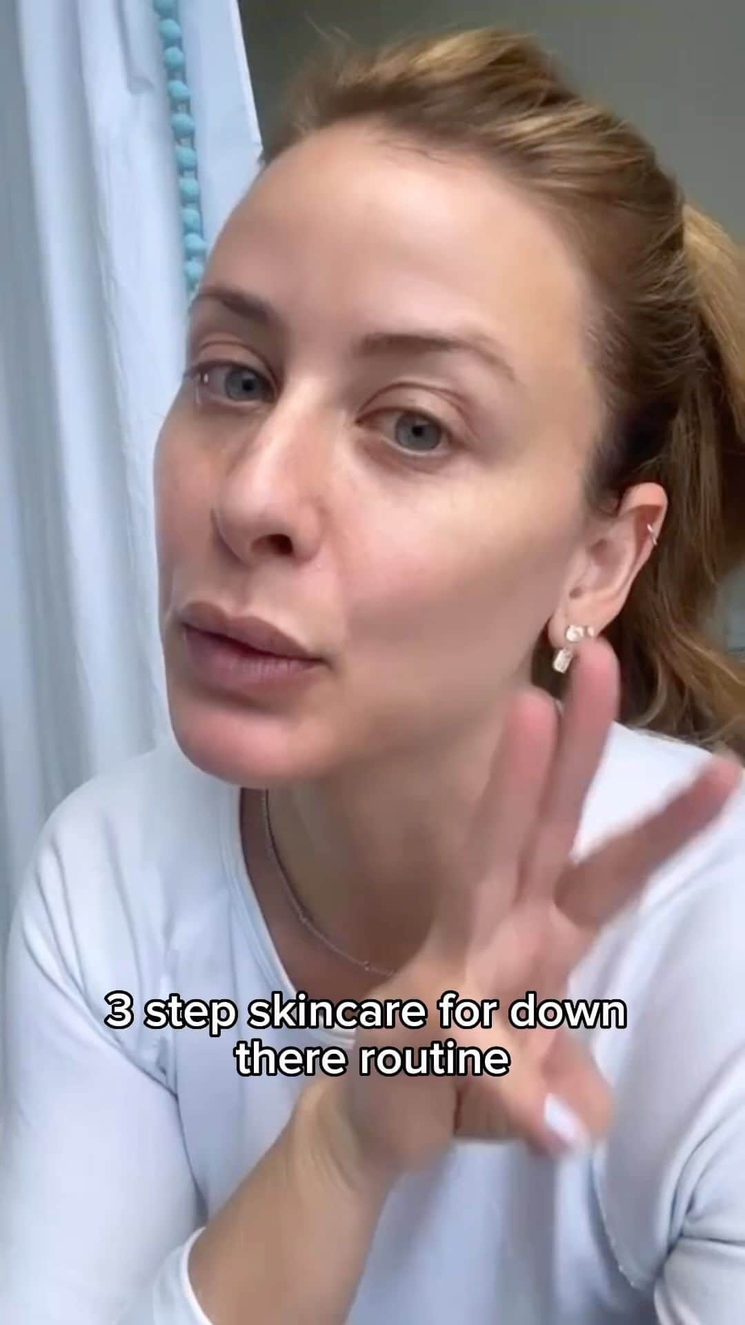 ロー・ボスワースのインスタグラム：「My guide to a v simple skincare for down there routine featuring @lovewellness’s newest addition: Comfy Cream 💜」