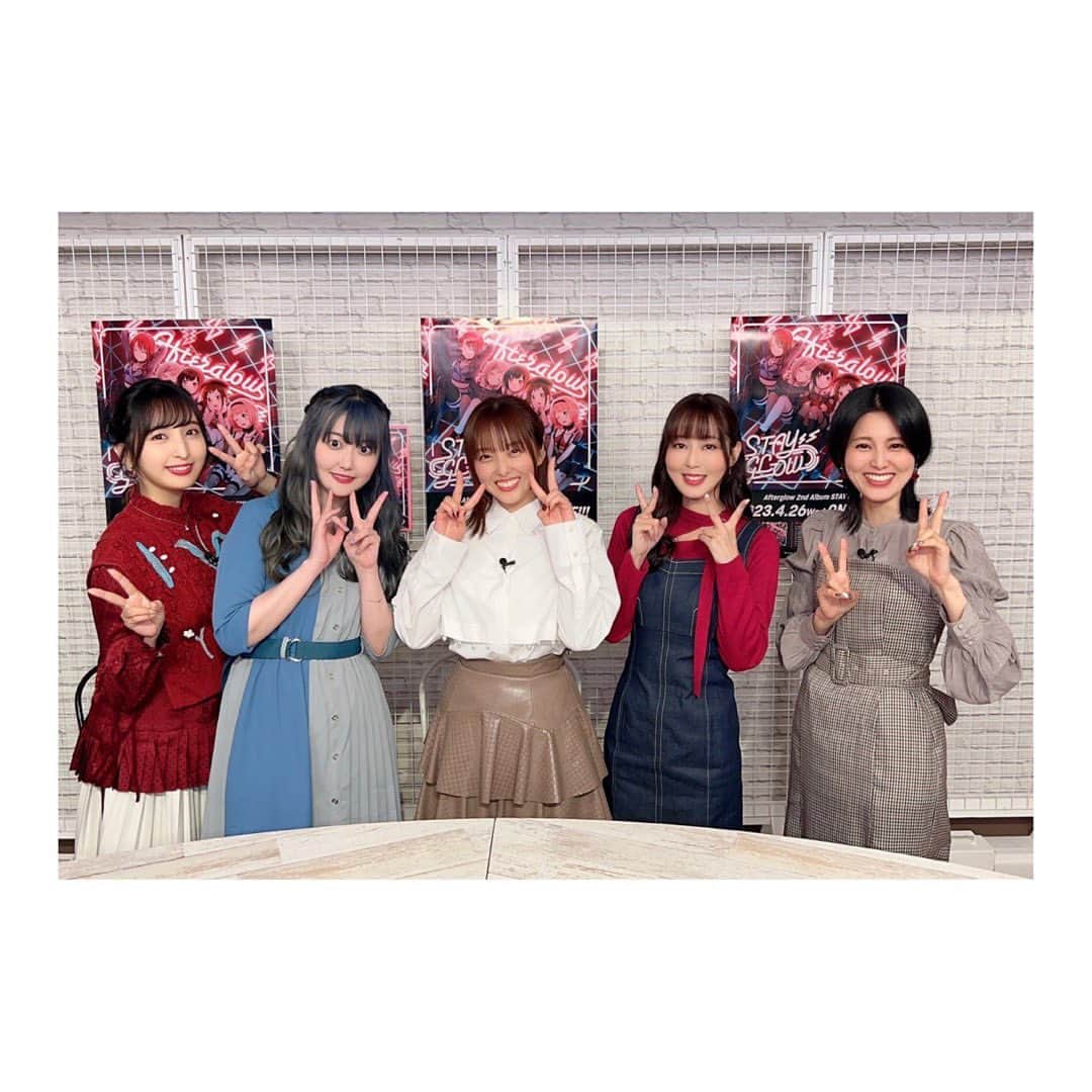 三澤紗千香のインスタグラム：「. 2023年4月27日(木)の「バンドリ! TV LIVE 2023 #165」は、Afterglowの2nd Album「STAY GLOW」の発売を記念してAfterglowフルメンバーでお届けしました⚡️🎸 ⁡ ⁡ #佐倉綾音 さん（ #美竹蘭 役） #三澤紗千香 （ #青葉モカ 役） #加藤英美里 さん（ #上原ひまり 役） #日笠陽子 さん（ #宇田川巴 役） #金元寿子 さん（ #羽沢つぐみ 役） ⁡  ⁡ 🎸 ⁡ ⁡ ⁡ On Thursday, April 27, 2023, "BangDream! TV LIVE 2023 #165" was brought to you by the full members of Afterglow to celebrate the release of Afterglow's 2nd Album "STAY GLOW"⚡️🎸 ⁡ ⁡ #AyaneSakura (Playing the role of #RanMitake) #SachikaMisawa (Playing the role of #MocaAoba) #EmiriKato (Playing the role of #HimariUehara) #YokoHikasa (Playing the role of #TomoeUdagawa) #HisakoKanemoto (Playing the role of #TsugumiHazawa) ⁡ ⁡ #バンドリ #ガルパ #bangdream #bangdreamgirlsbandparty #bangdreamtv #afterglow」