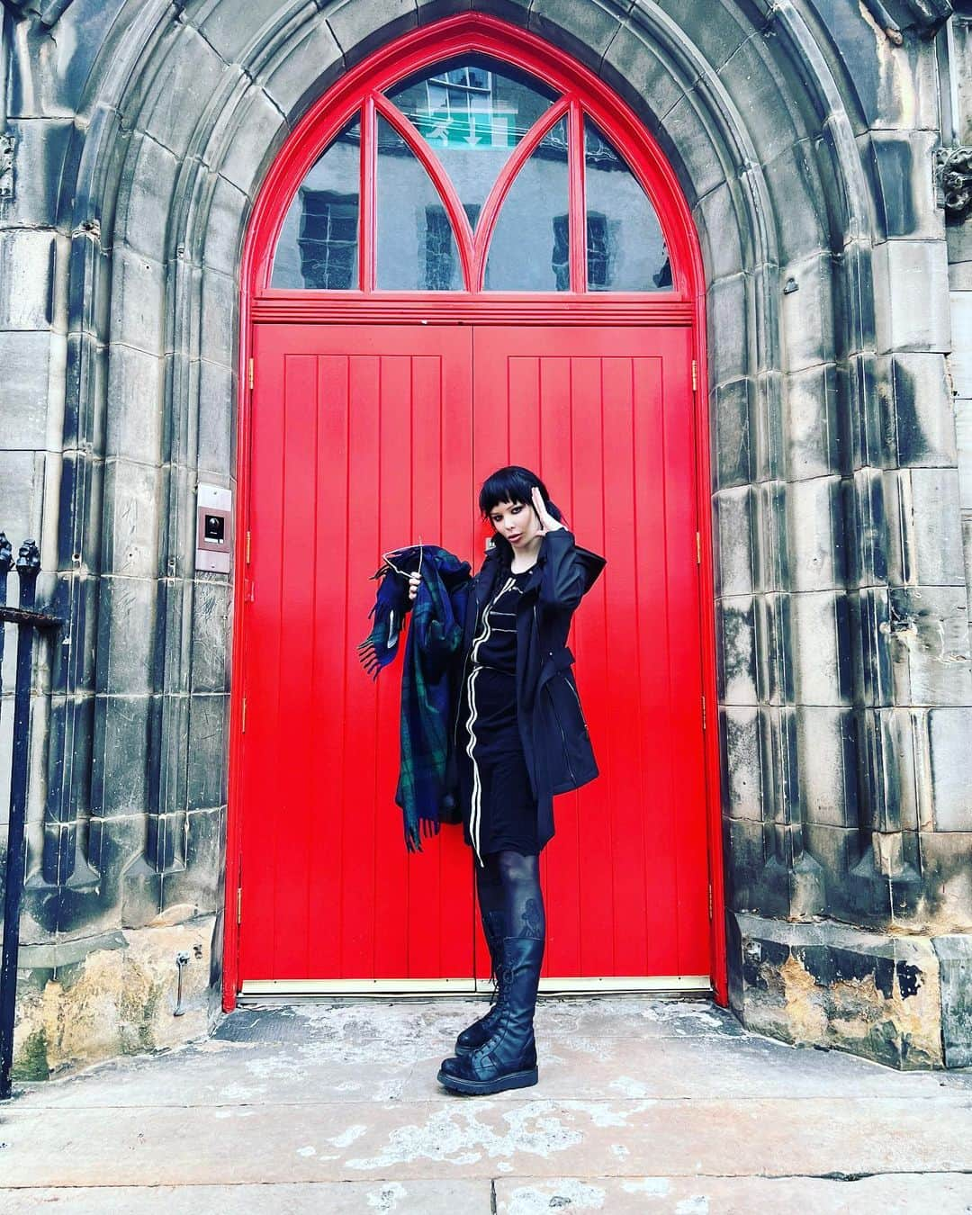 アリス・グラスさんのインスタグラム写真 - (アリス・グラスInstagram)「edinburgh ! see you tomorrow at @staganddagfest」4月29日 3時40分 - _alice_glass