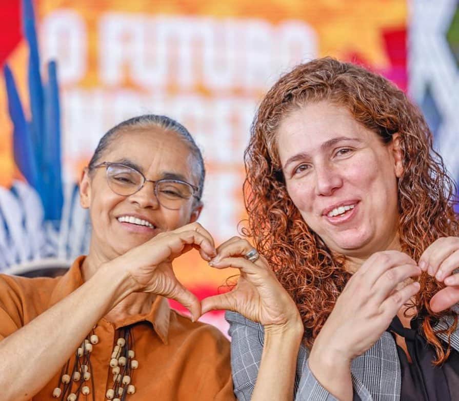 ジルマ・ルセフさんのインスタグラム写真 - (ジルマ・ルセフInstagram)「O presidente @LulaOficial assinou, nessa sexta-feira (28), a demarcação de seis territórios indígenas: Arara do Rio Amônia, Tremembé da Barra do Mundaú; Rio dos Índios; Avá-Canoeiro; Kariri-Xocó e Uneiuxi.  O Brasil voltou a respeitar seus povos originários e retomou políticas indigenistas.   Além de ministros como @marinasilvaoficial, do @ministerio_do_meioambiente, e autoridades como @joeniawapichana, presidente da @funaioficial, também estava presente o cacique Raoni Metuktire, líder indígena histórico do país que, em 1º de janeiro, subiu a rampa do Palácio do Planalto junto com Lula e outros representantes do povo brasileiro.  📷 @ricardostuckert」4月29日 3時45分 - presidenciadobrasil