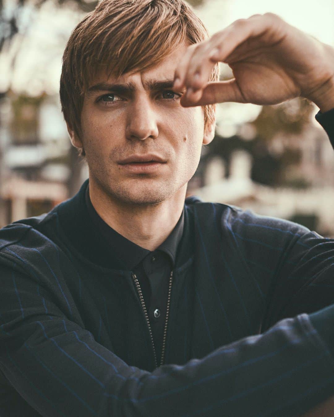 のインスタグラム：「Light weight and versatile. The Bomber Jacket with subtle stripes is an essential for your spring getaways.   Discover the SS23 Collection on palzileri.com   #PalZileri #PalZileriSS23 #EffortlessAttitude」