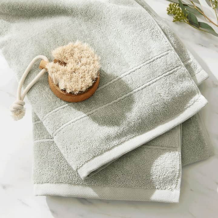 HGTVのインスタグラム：「Dreaming of sales? For Brooklinen's birthday this year, our favorite linens brand is giving YOU a gift. Now until May 8th, you can save up to 25% on sheets, duvets, towels, robes and more.⁠ ⁠ Click this picture at the link in our bio to start saving.⁠ ⁠ #HGTVShopping」