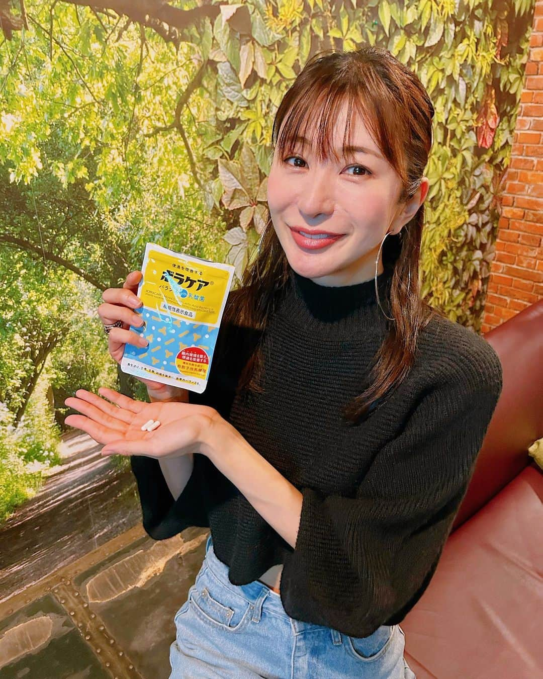 中村江莉香さんのインスタグラム写真 - (中村江莉香Instagram)「心と身体を整える⭕️  私の大切にしている自分時間と言えば、、、#YOGA 🧘‍♀️☀️  #食べたもので身体は作られる からこそ口に入れるものも気をつけています☺️🤲  最近のお気に入りサプリメントは... #天藤製薬 (#アマトウセイヤク )の乳酸菌サプリメント #ボラケアバランスwith乳酸菌 🫶  乳酸菌やビフィズス菌などの善玉菌はもちろん、善玉菌のエサとなるオリゴ糖や食物繊維などの「プレバイオティクス」を同時に摂ることが出来ます🙏  排出を大切にし、身体の循環を整えたい🫣❤️❤️ 腸内環境と善玉菌の働きをサポートしてくれるサプリが...  今回のみ限定で 初回980円でお試しが可能です🙏 気になる方は🔗リンクをストーリーズに貼るので是非チェックしてみてくださいね☺️🤍🤍  #ボラケア #乳酸菌サプリ#PR   美容🟰健康 身体に必要なものを自分自身で選択をして取り入れる🤫  📝機能性関与成分、有胞子性乳酸菌「ラクリス」 📝サポート成分 ビフィズス菌、オリゴ糖（ラクチュロース）、食物繊維(グアーガム酵素分解物) 📝有胞子性乳酸菌が腸内環境を整え、便通を改善・生きて腸まで届く2種類の善玉菌に加え、善玉菌のエサとなるオリゴ糖・食物繊維を配合  #ヨギーニ #内側美容 #サプリ #ダイエット #美容 #健康 #亜鉛 #美肌 #酵素 #スキンケア #美白 #飲む日焼け止め #プロテイン #腸活 #女子力アップ #健康第一 #ミドリムシ #おなか革命 #ボディメイク #葉酸 #サプリメント美容 #ヨガ好きな人と繋がりたい」4月29日 14時55分 - erica_nakamura