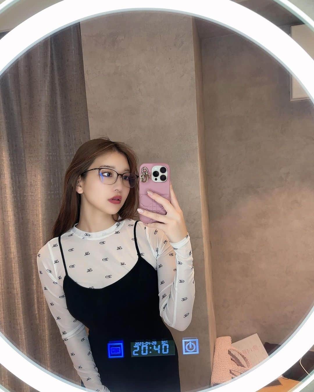 のインスタグラム：「Outfit 🖤  @be_nanomist でナノミスト初体験してきた🍃 女性限定完全個室でサクッと入れて最高💯 たっくさん汗かいた😍🩷 女性にとって身体の冷えは天敵だからね😤✨」