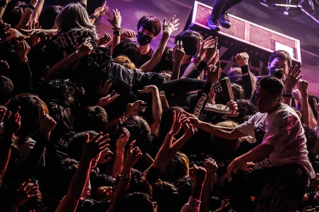 MAH さんのインスタグラム写真 - (MAH Instagram)「ROAD TO DPF23 “THE LiBERATiON TOUR” Final at BEAT STATION, Fukuoka.  #SiM #SiM解ツアー  📸 @kouhey0622」4月29日 14時49分 - mahfromsim