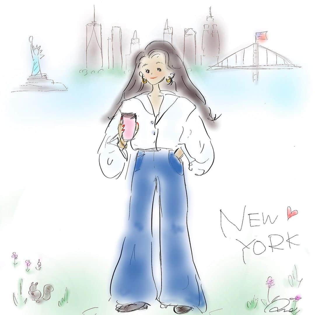 澤山璃奈のインスタグラム：「NYに来てから初めての  #りなのえ🎨   YouTubeのサムネをiPadで手描きしてたら久々に描きたくなって✒️🩵  NYに移住してから半年以上経ちました✈️  最初の頃はバタバタしてて、 3ヶ月経ってこっちの生活も落ち着いた時、急に不安や寂しさを感じて泣いた日もあったなぁ😂  今はあの時が嘘みたいに毎日楽しく過ごしております🥹💕笑  子供の頃から、いつか必ずアメリカに住むんだ！と思っていたけど、 結婚して移住するのも ニューヨークなのも もちろん予想して無かった😳❣️  本当に運命的なタイミングや縁を感じるし、全ての流れや状況を考えても今がベストだと思える事に本当に感謝してます🙏🏽  きっとこれからは今までとは違う試練も大変な事もあるだろうけど、 疲れたらちゃんと休んで、 ゆっくり人生を楽しんで行こうと思います🩷🗽  そして何より支えてくれる友達や、応援してくださってる皆さんをこうしてSNSを通じて近くに感じれる喜び🥹✨  改めていつもありがとうございます🫶🏽  これからも引き続きNY生活発信していきますので、質問やリクエストなどもお待ちしてます🇺🇸❤️  This is my first time painting in New York! #りなのえ🎨   It’s been over 6 months since I move to here!  I’m having so fun!! I love my ny life!  Thank you to all my followers for your support♡  🗽　#sawarina_ny   #海外移住 #アメリカ移住 #NY移住 #アメリカ生活 #NY生活 #NY #NYC #nylife #illusions #ipaddrawing #procreate #イラスト #お絵描き」