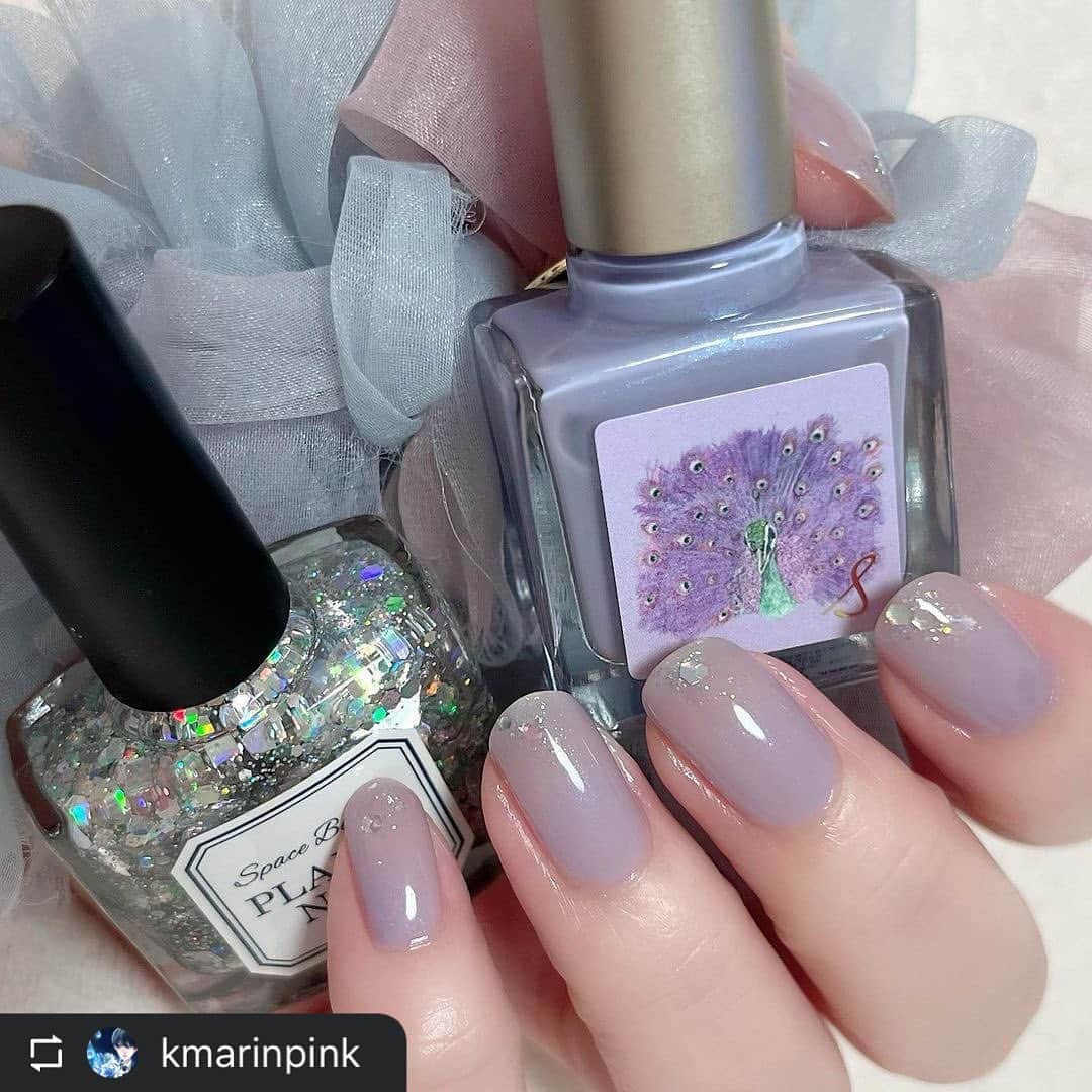 【PLANET NAIL（プラネット ネイル）】公式のインスタグラム：「✰✰✰ ━━━━━━━━━━━━━━━━━━ @kmarinpink さま♡  PLANET NAIL ラメネイル PBL14  トレミーの秘密 を使った神秘的なネイルデザインをご紹介くださりありがとうございます😌💅✨  NAILってその方それぞれの個性が光ってとっても素敵ですよね😮‍💨💓💓💓  ╍ ╍ ╍ ╍ ╍ ╍ ╍ ╍ ╍ ╍ ╍ ╍ ╍ ╍ ╍ ╍ ╍ ╍ ╍ ╍ ╍  ▶︎  nail S　ハイドレンジア　2度塗り 爪先にPLANET NAILのトレミーの秘密ラメを乗せる  困った時のトレミーの秘密て感じでかなり愛用してます。 入ってるホロの種類が最高に使いやすいおすすめカラーです。  ハイドレンジアは2度塗りでしっかりパープルに発色します。一度塗りでも爪のピンクが透けて可愛いかも！ 細かいラメが可愛いです  #セルフネイル #セルフネイル部 #ポリッシュ #ポリッシュネイル #selfnails  #naillook #ネイルエス #プラネットネイル」
