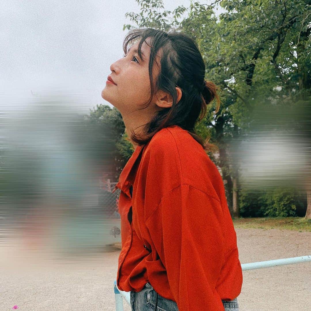 森岡朋奈のインスタグラム：「#娘撮影 #ワンオペ  #5歳女の子  #3歳男の子   祝日なので公園へ  娘が撮ってくれる📸」