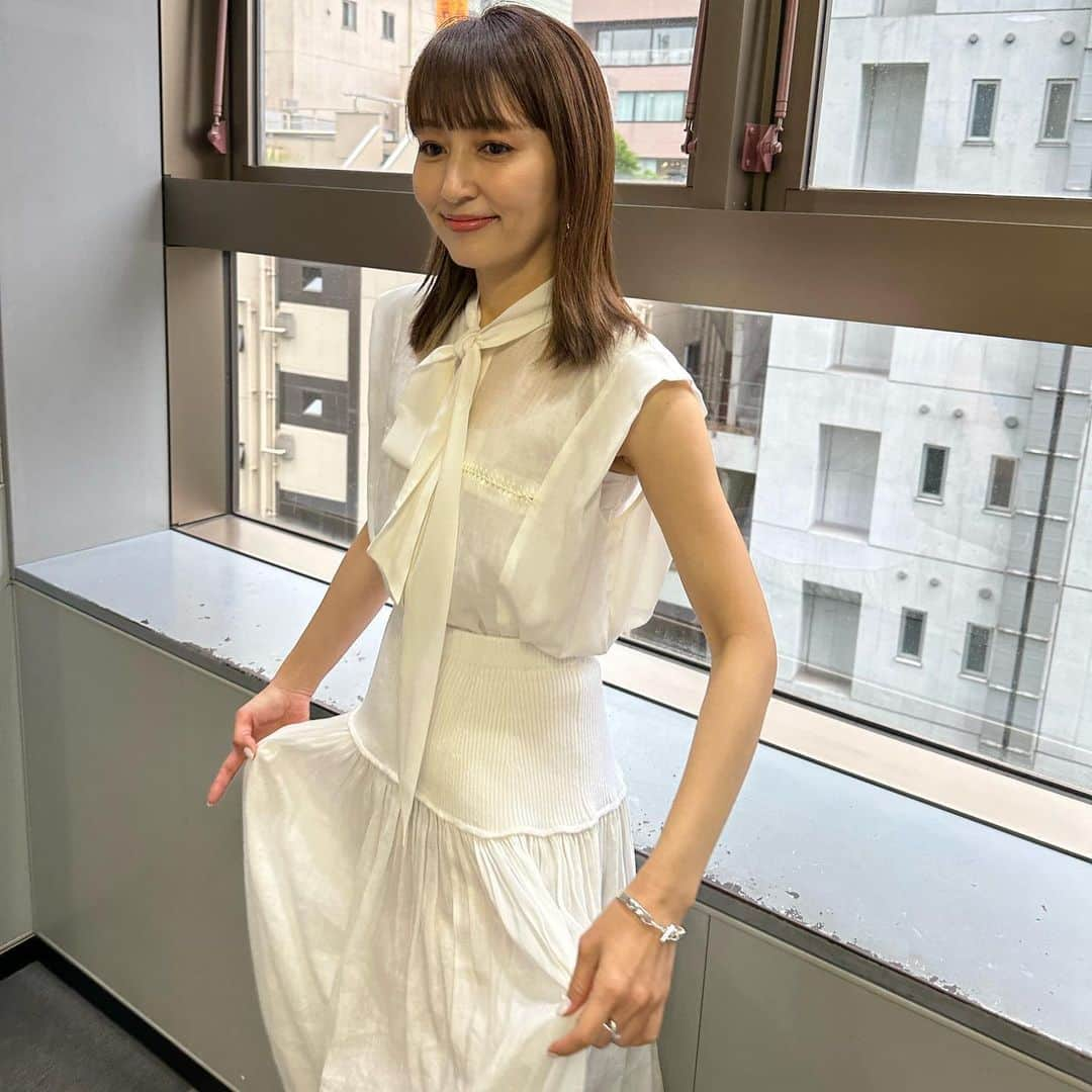 矢田亜希子さんのインスタグラム写真 - (矢田亜希子Instagram)「今週もラヴィット！ ありがとうございました‼︎ 毎週土曜日は夜明けのラヴィット！も😆 #ラヴィット#水曜日#tbs#夜明けのラヴィット#アフタートーク#たけのこニョッキゲーム#電流ビリビリ椅子#やばいよ#dozan11 さん#lifetimeisrespect #スタジオ生歌唱 👏👏👏 衣装は @josephfashion_japan @ow_pressroom @blanciris_official」4月29日 13時36分 - akiko_yada