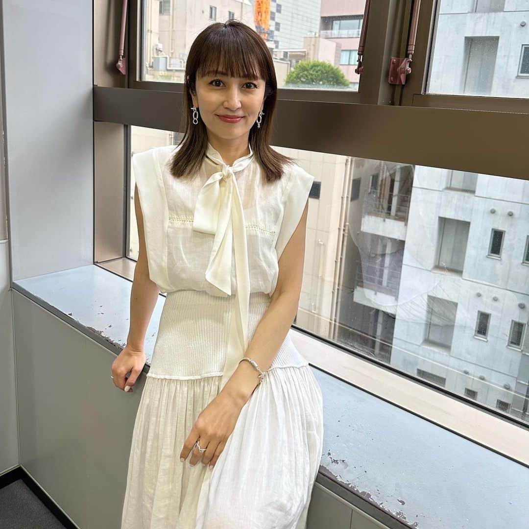 矢田亜希子さんのインスタグラム写真 - (矢田亜希子Instagram)「今週もラヴィット！ ありがとうございました‼︎ 毎週土曜日は夜明けのラヴィット！も😆 #ラヴィット#水曜日#tbs#夜明けのラヴィット#アフタートーク#たけのこニョッキゲーム#電流ビリビリ椅子#やばいよ#dozan11 さん#lifetimeisrespect #スタジオ生歌唱 👏👏👏 衣装は @josephfashion_japan @ow_pressroom @blanciris_official」4月29日 13時36分 - akiko_yada